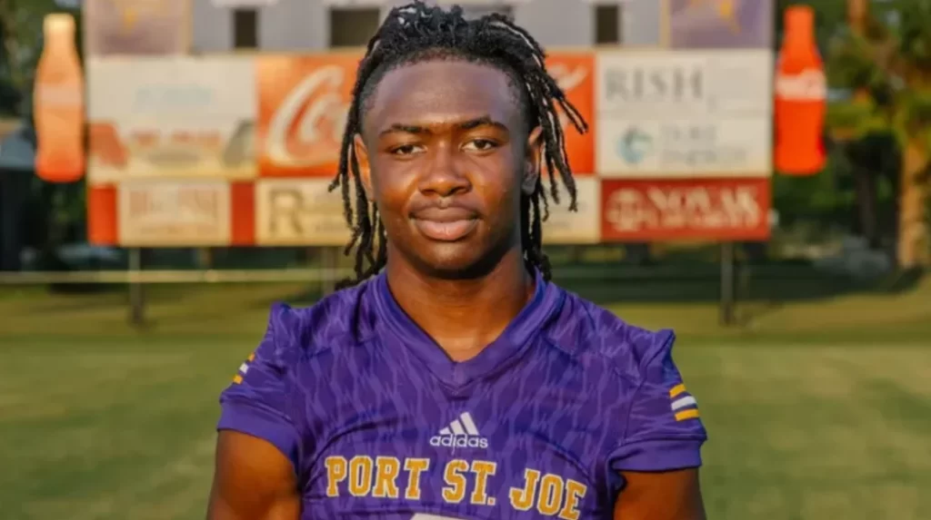 A cherished Florida secondary school football player passed on after he fell during a game Friday night,